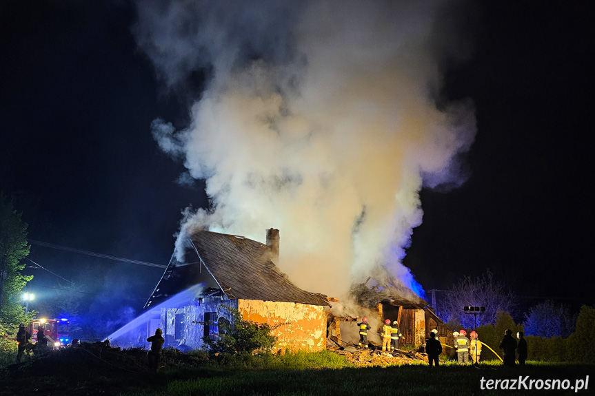 Pożar pustostanu w Rogach