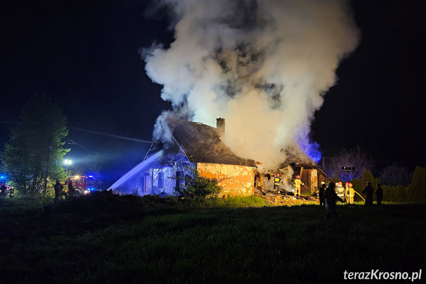 Pożar pustostanu w Rogach