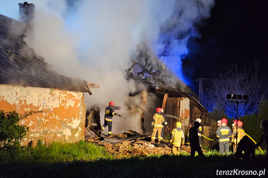 Pożar pustostanu w Rogach