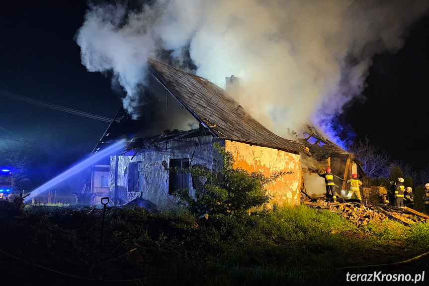 Pożar pustostanu w Rogach