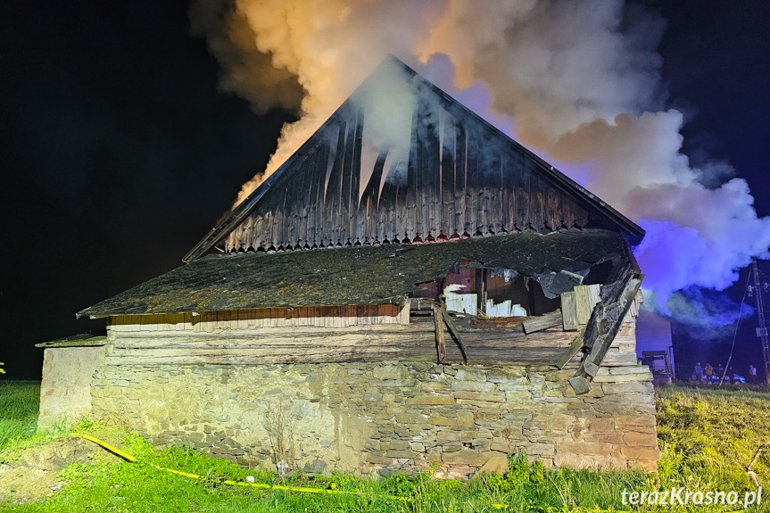 Pożar pustostanu w Rogach