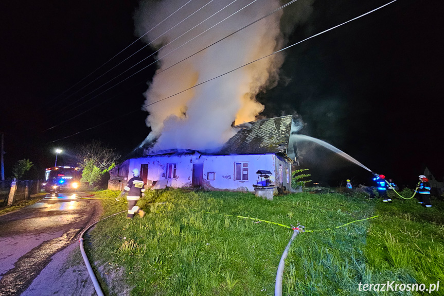 Pożar pustostanu w Rogach