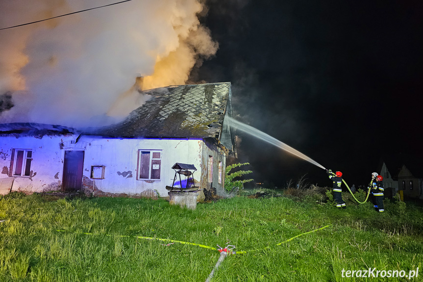 Pożar pustostanu w Rogach