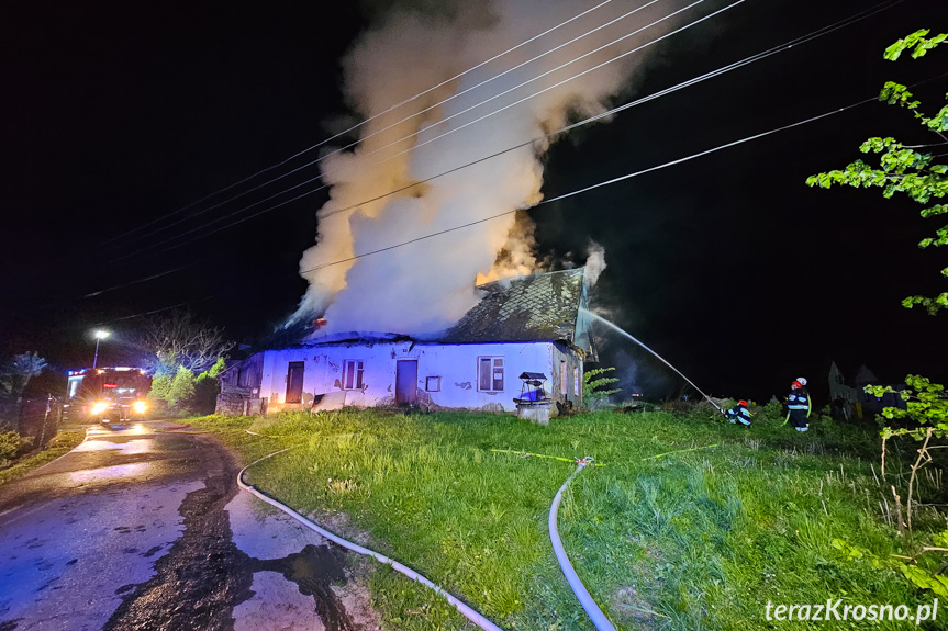 Pożar pustostanu w Rogach