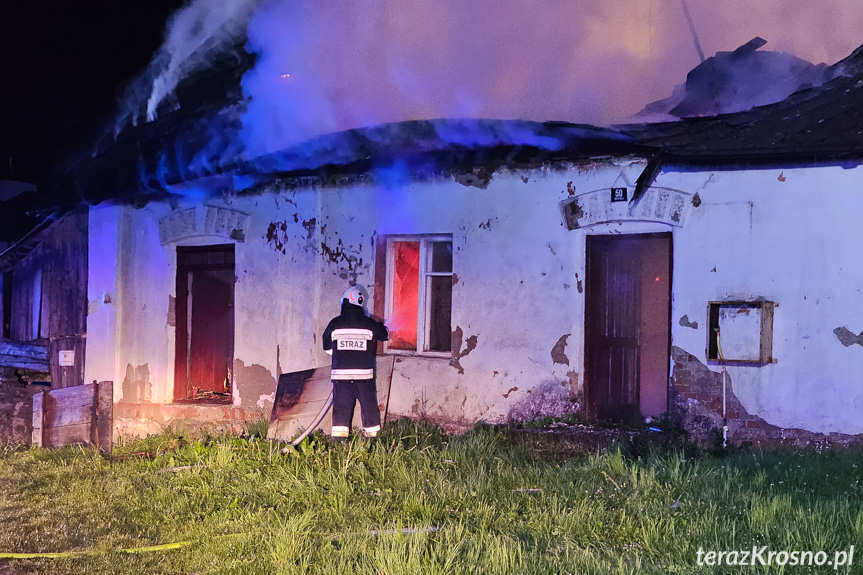 Pożar pustostanu w Rogach