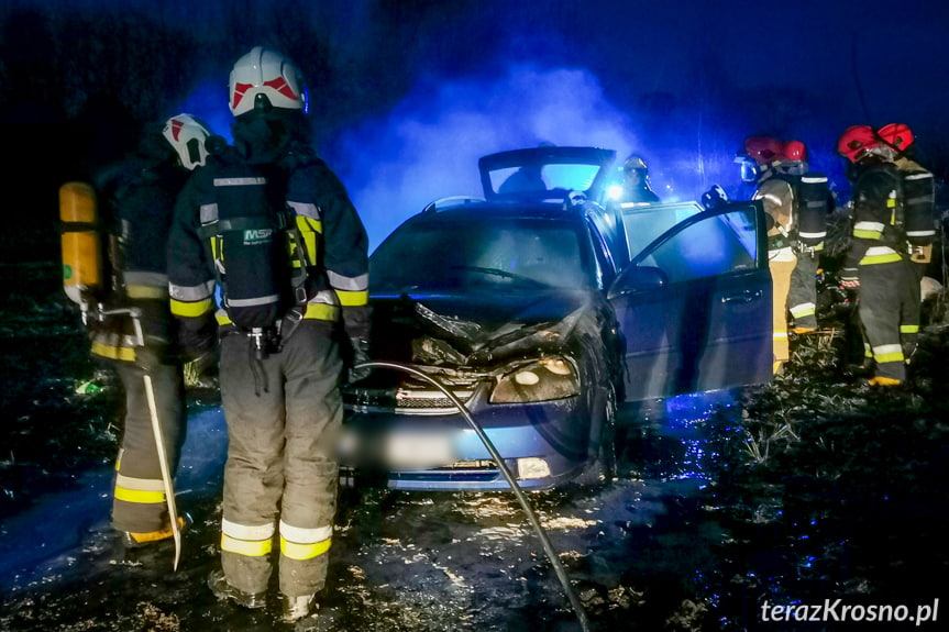 Pożar samochodu na Kuklińskiego w Krośnie