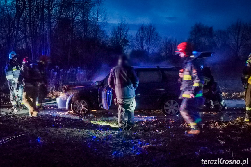 Pożar samochodu na Kuklińskiego w Krośnie