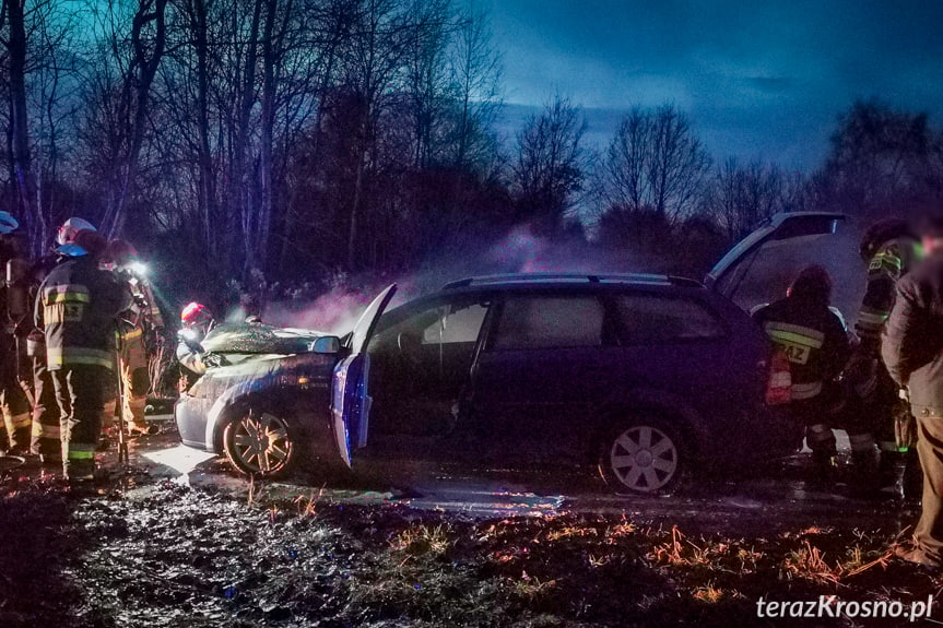 Pożar samochodu na Kuklińskiego w Krośnie