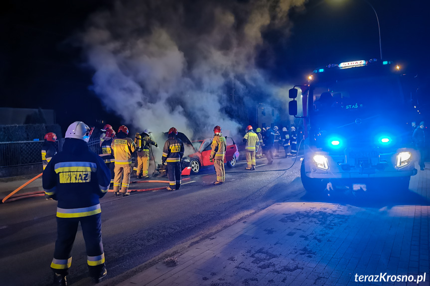 Pożar samochodu w Jedliczu