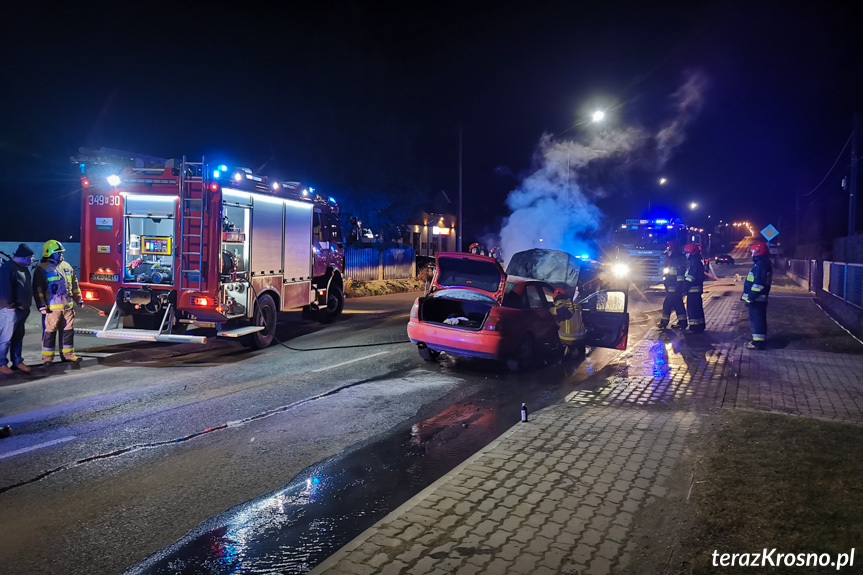 Pożar samochodu w Jedliczu