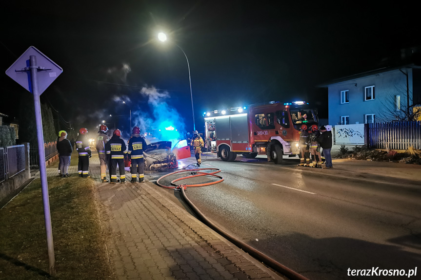 Pożar samochodu w Jedliczu