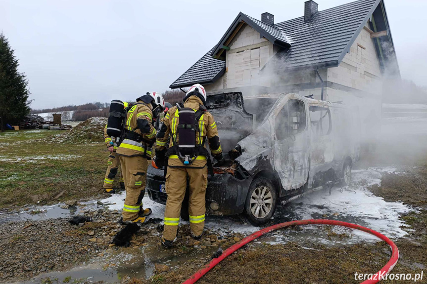 Pożar samochodu w Klimkówce