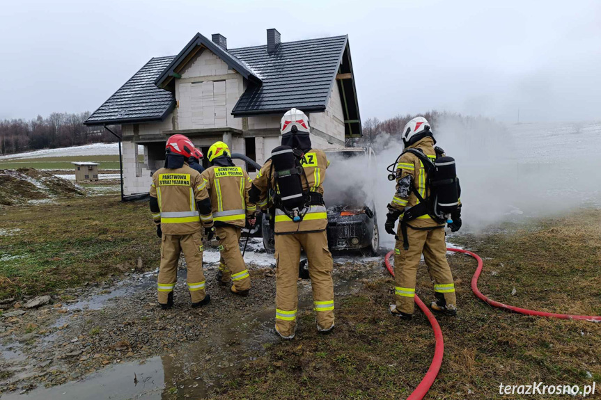 Pożar samochodu w Klimkówce