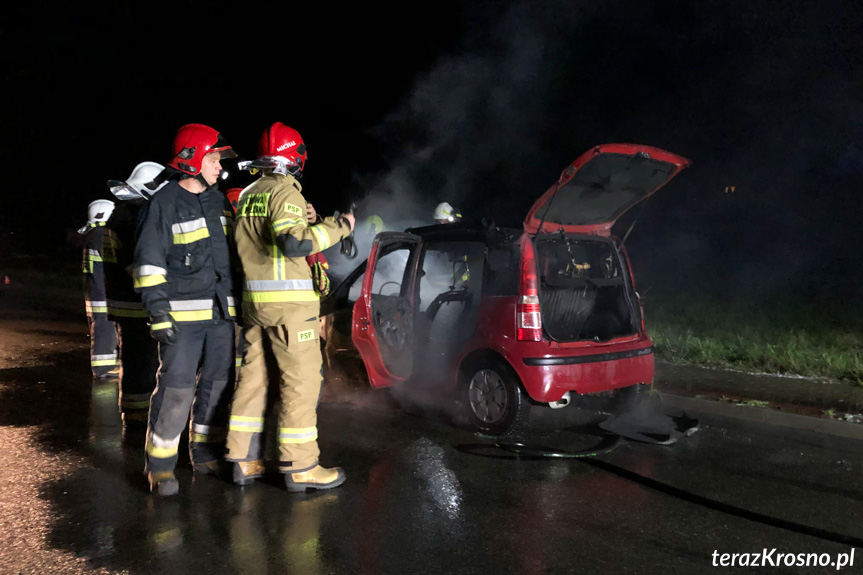 Pożar samochodu w Lubatówce