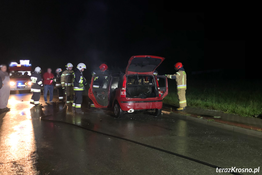 Pożar samochodu w Lubatówce