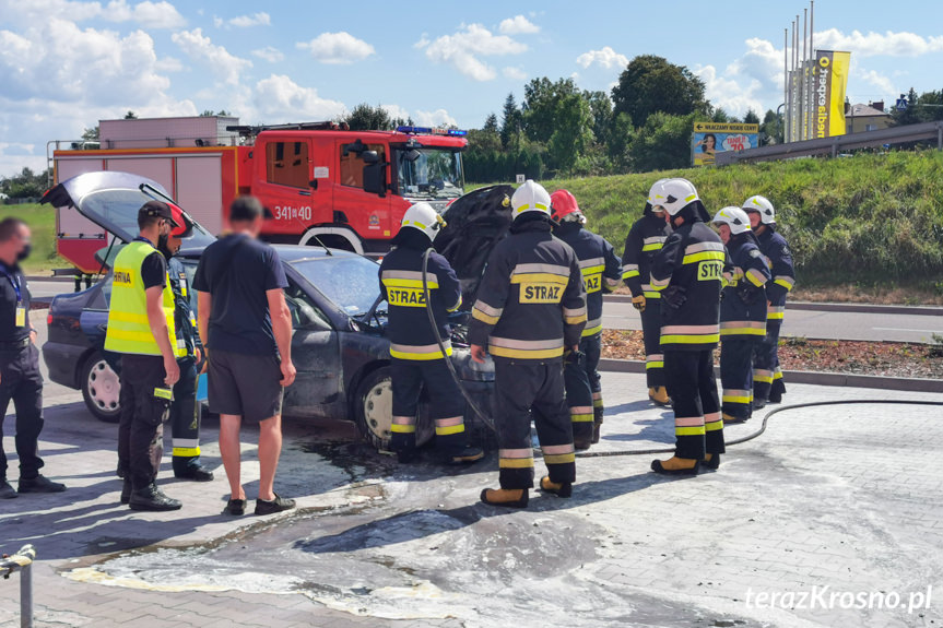 Pożar samochodu w Miejscu Piastowym