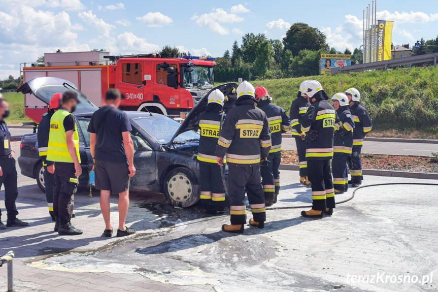 Pożar samochodu w Miejscu Piastowym