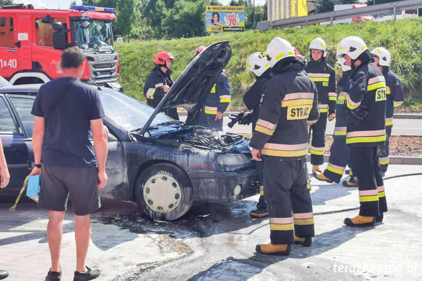 Pożar samochodu w Miejscu Piastowym