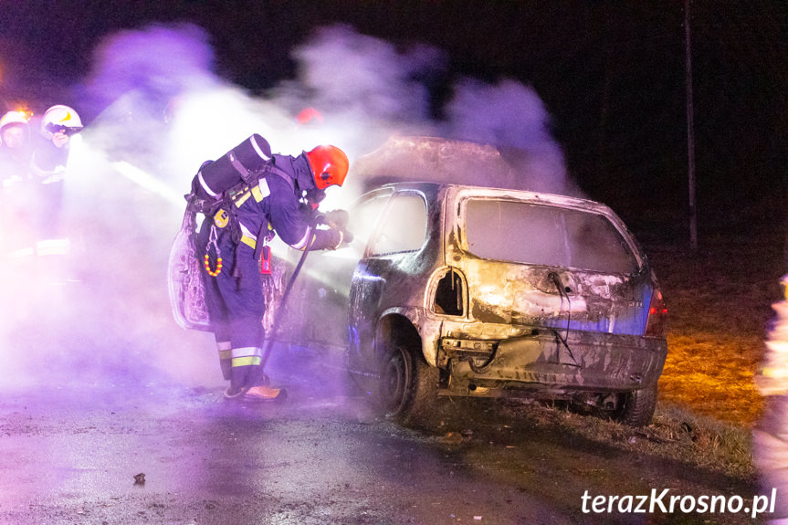 Pożar samochodu w Piotrówce