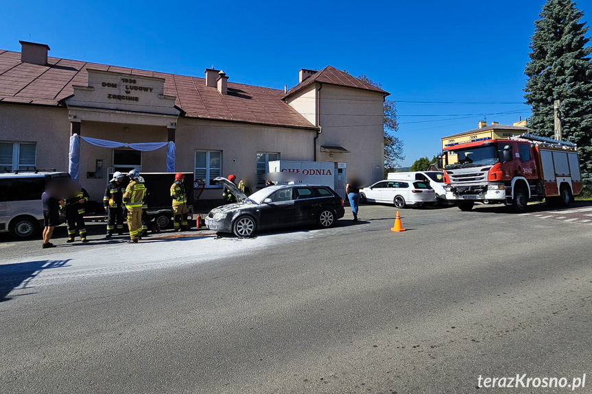 Pożar samochodu w Zręcinie