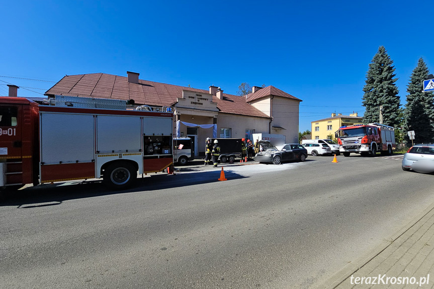 Pożar samochodu w Zręcinie