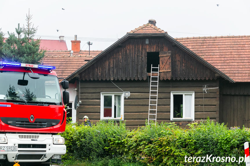 Pożar w drewnianym domu