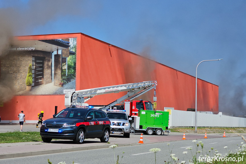 Pożar w Merkurym Markecie w Krośnie