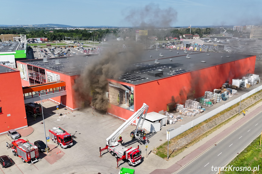 Pożar w Merkurym Markecie w Krośnie