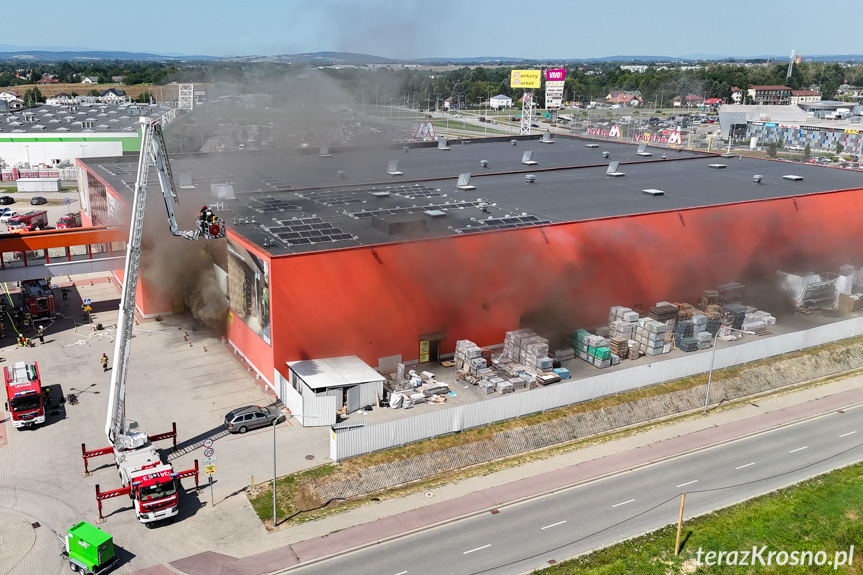 Pożar w Merkurym Markecie w Krośnie