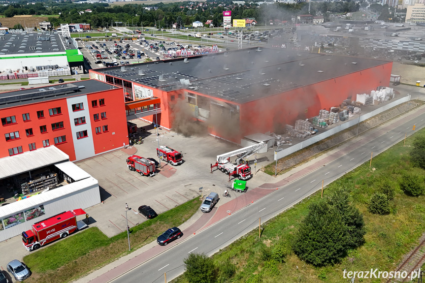 Pożar w Merkurym Markecie w Krośnie