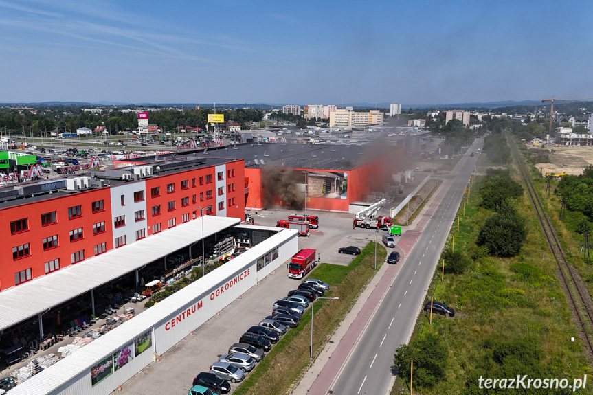 Pożar w Merkurym Markecie w Krośnie