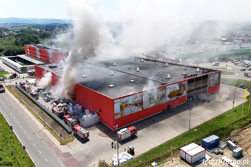 Pożar w Merkurym Markecie w Krośnie