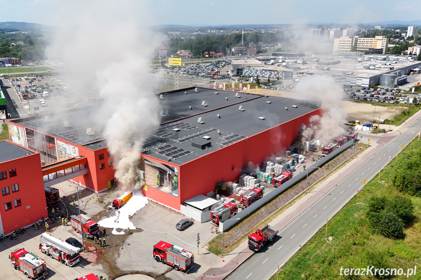 Pożar w Merkurym Markecie w Krośnie