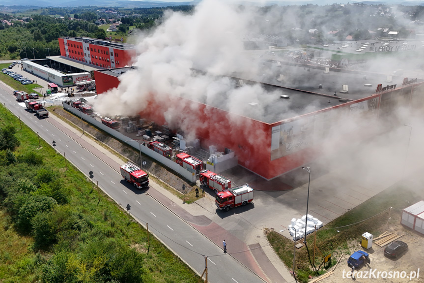 Pożar w Merkurym Markecie w Krośnie