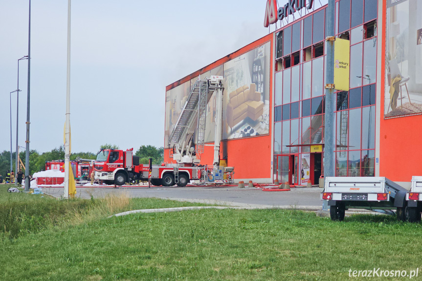 Pożar w Merkury Market - po opanowaniu pożaru