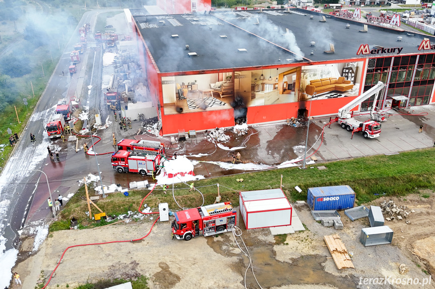 Pożar w Merkury Market - po opanowaniu pożaru