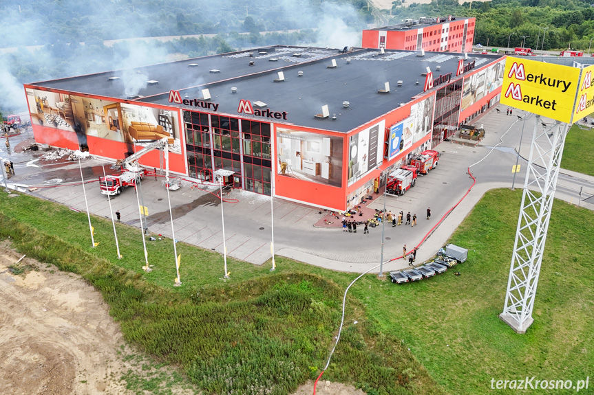 Pożar w Merkury Market - po opanowaniu pożaru