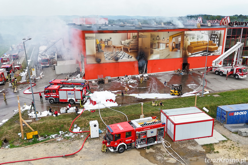 Pożar w Merkury Market - po opanowaniu pożaru