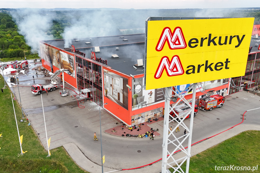 Pożar w Merkury Market - po opanowaniu pożaru