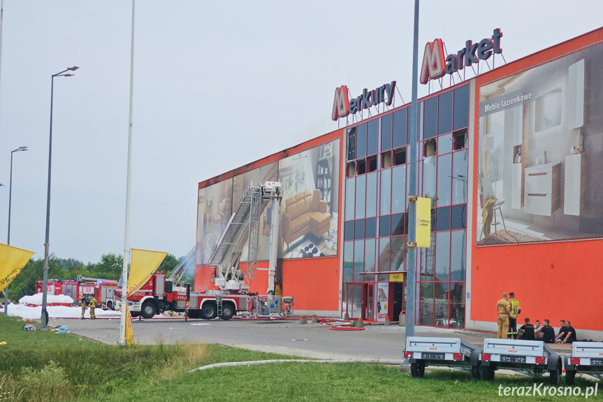 Pożar w Merkury Market - po opanowaniu pożaru