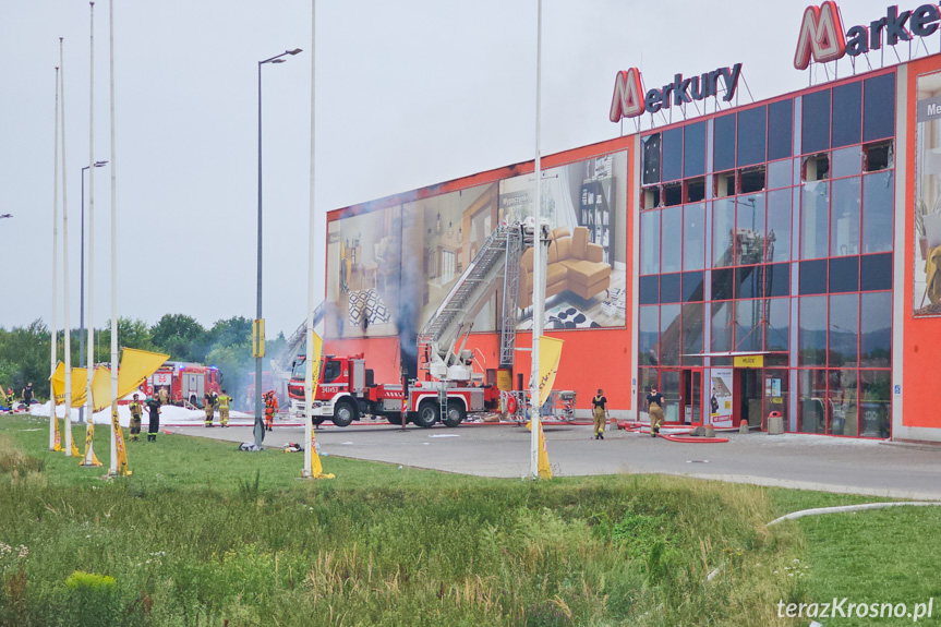 Pożar w Merkury Market - po opanowaniu pożaru