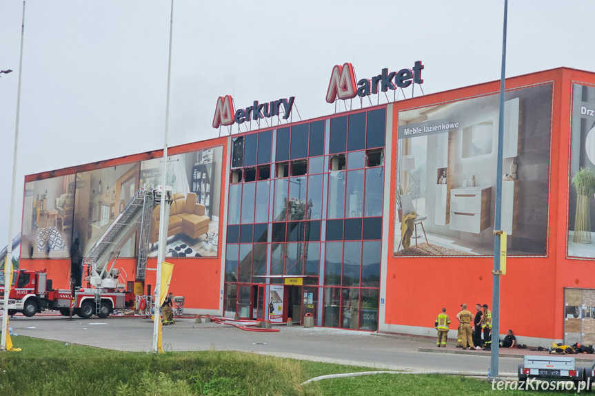 Pożar w Merkury Market - po opanowaniu pożaru