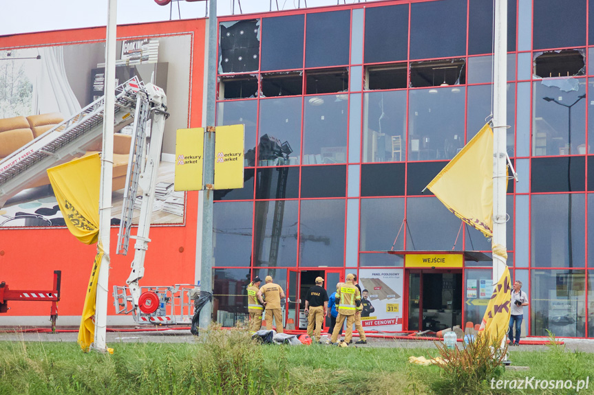 Pożar w Merkury Market - po opanowaniu pożaru