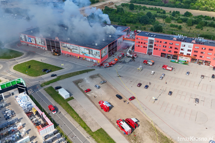 Pożar w Merkurym Markecie w Krośnie 2