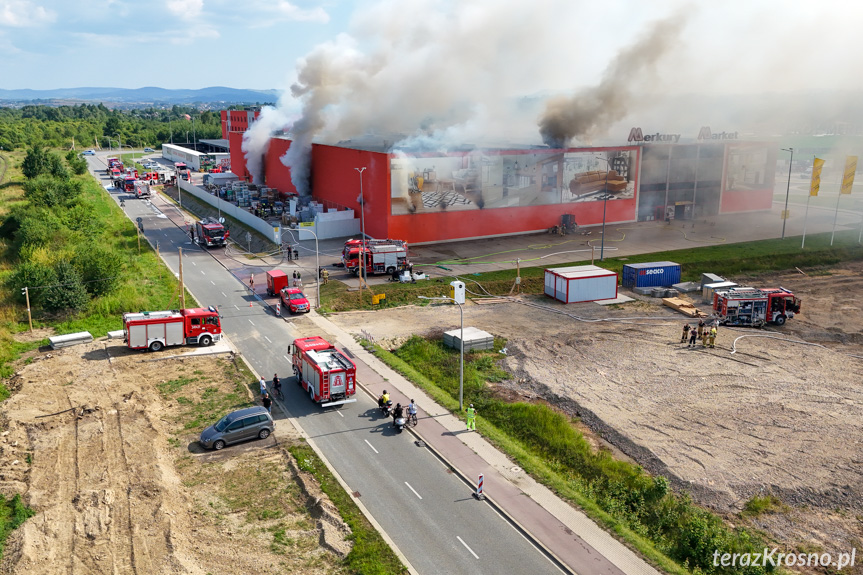 Pożar w Merkurym Markecie w Krośnie 2