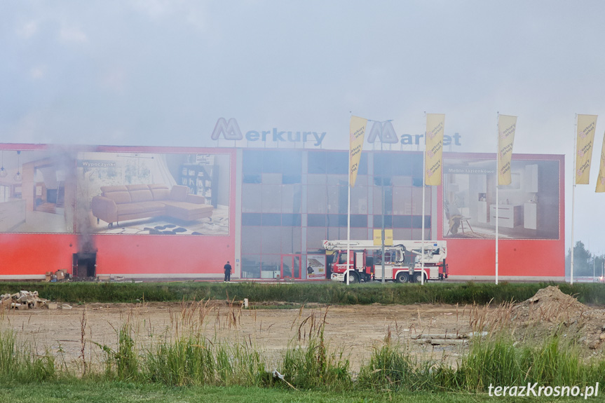 Pożar w Merkurym Markecie w Krośnie 2