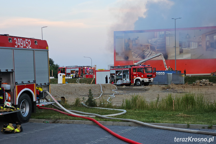 Pożar w Merkurym Markecie w Krośnie 2