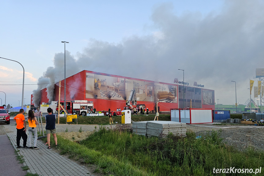 Pożar w Merkurym Markecie w Krośnie 2