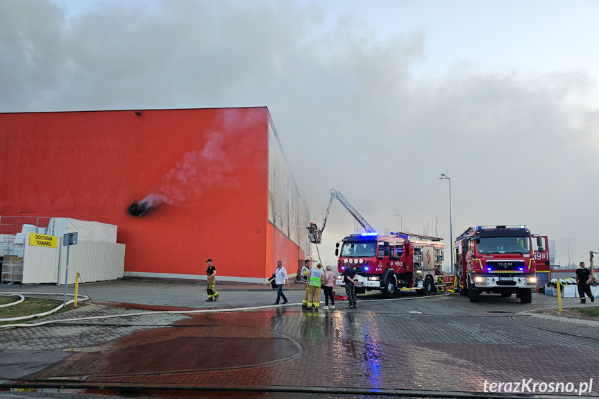 Pożar w Merkurym Markecie w Krośnie 2