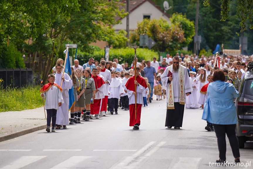 Procesja Bożego Ciała - Parafia Ducha Świętego w Krośnie